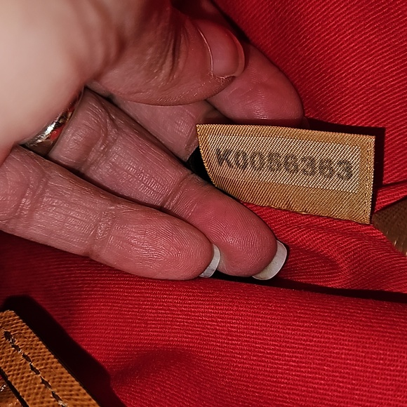 Dooney and Bourke Large Tote - Picture 3 of 8